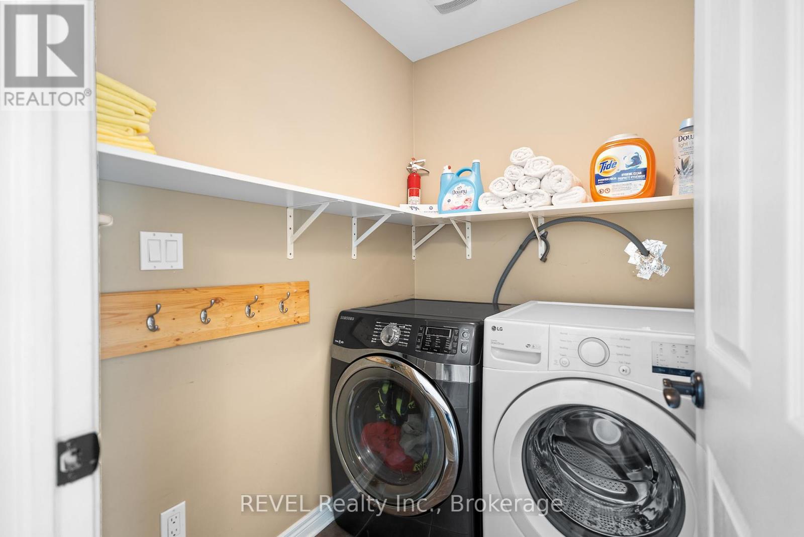 99 Loretta Drive, Niagara-On-The-Lake, Ontario  L0S 1T0 - Photo 8 - X12352098