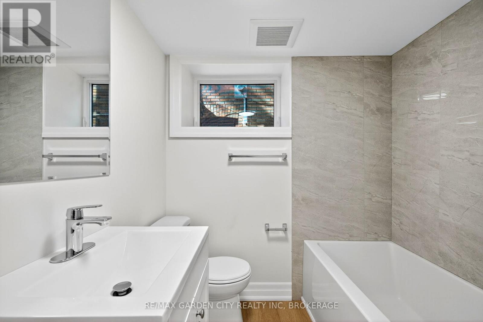 Lower - 104 Carrick Avenue, Hamilton (Stripley), Ontario  L8M 2W6 - Photo 15 - X12352143