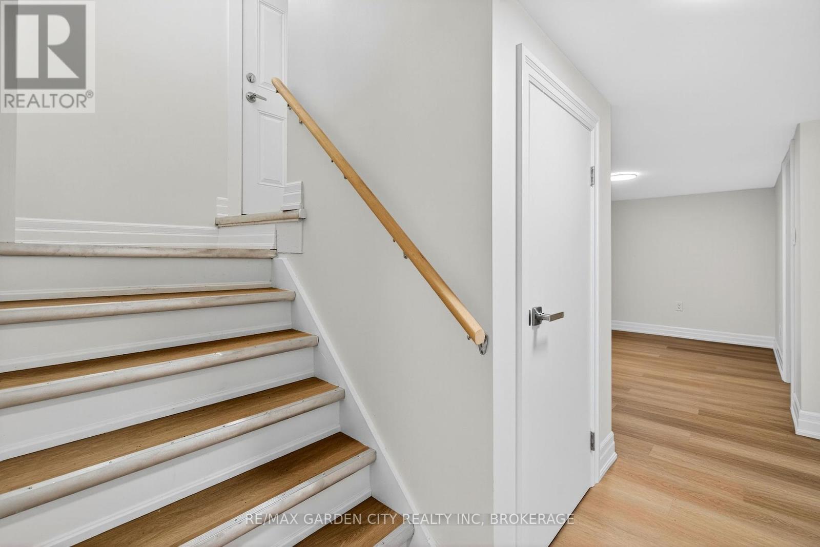 Lower - 104 Carrick Avenue, Hamilton (Stripley), Ontario  L8M 2W6 - Photo 3 - X12352143