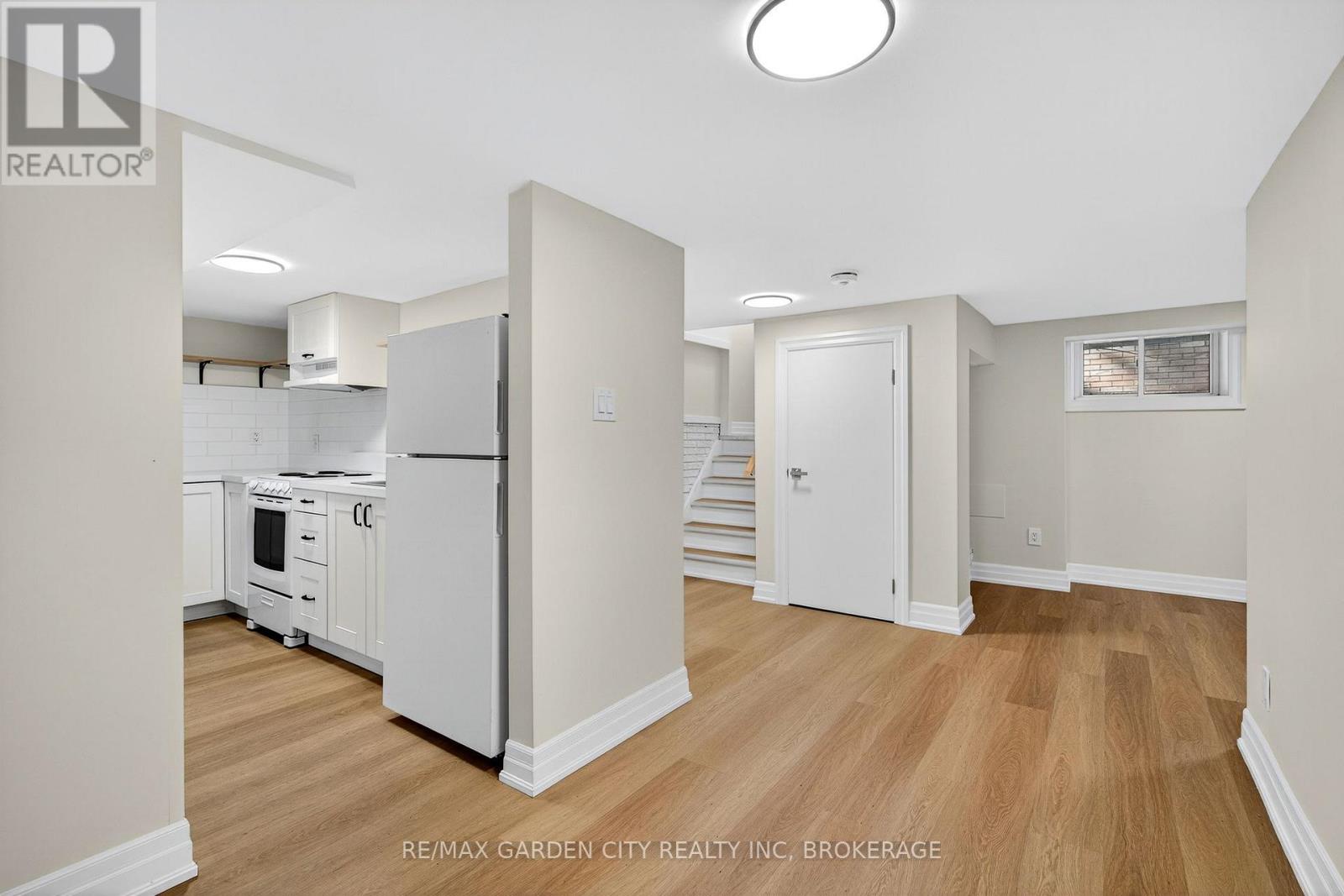 Lower - 104 Carrick Avenue, Hamilton (Stripley), Ontario  L8M 2W6 - Photo 7 - X12352143