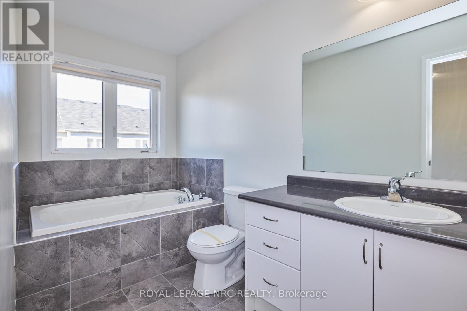 4089 Canby Street, Lincoln, Ontario  L3J 0R4 - Photo 20 - X12352145
