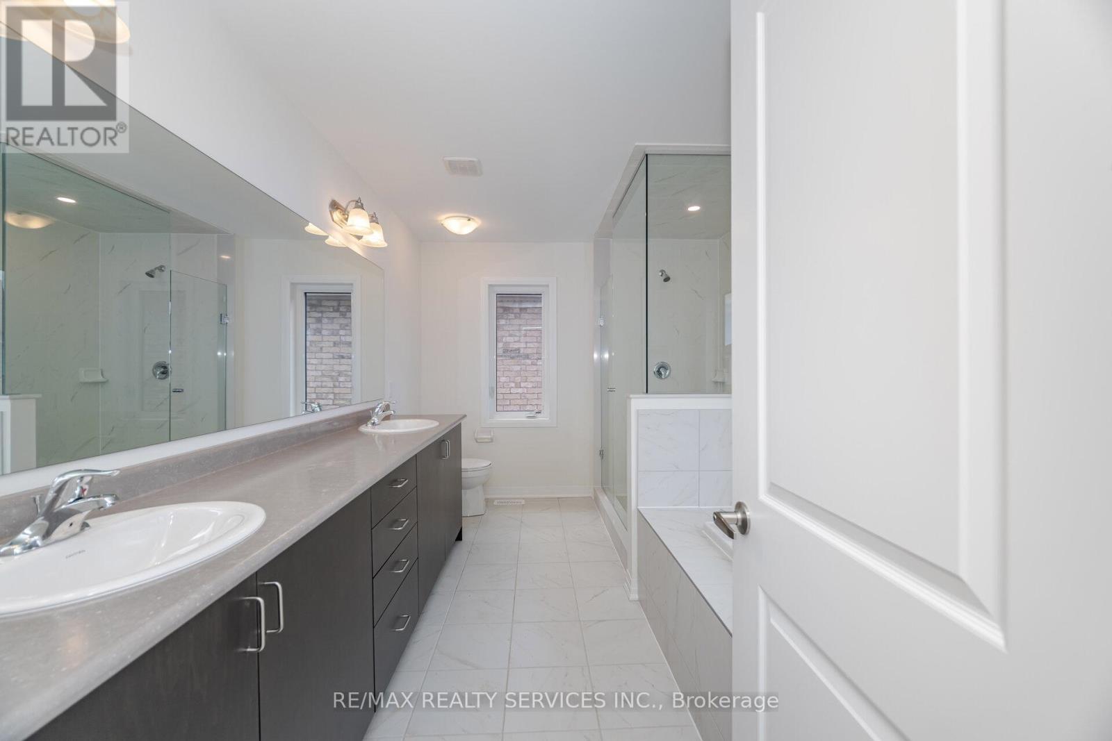 66 Prince Philip Boulevard, North Dumfries, Ontario  N0B 1E0 - Photo 31 - X12348578