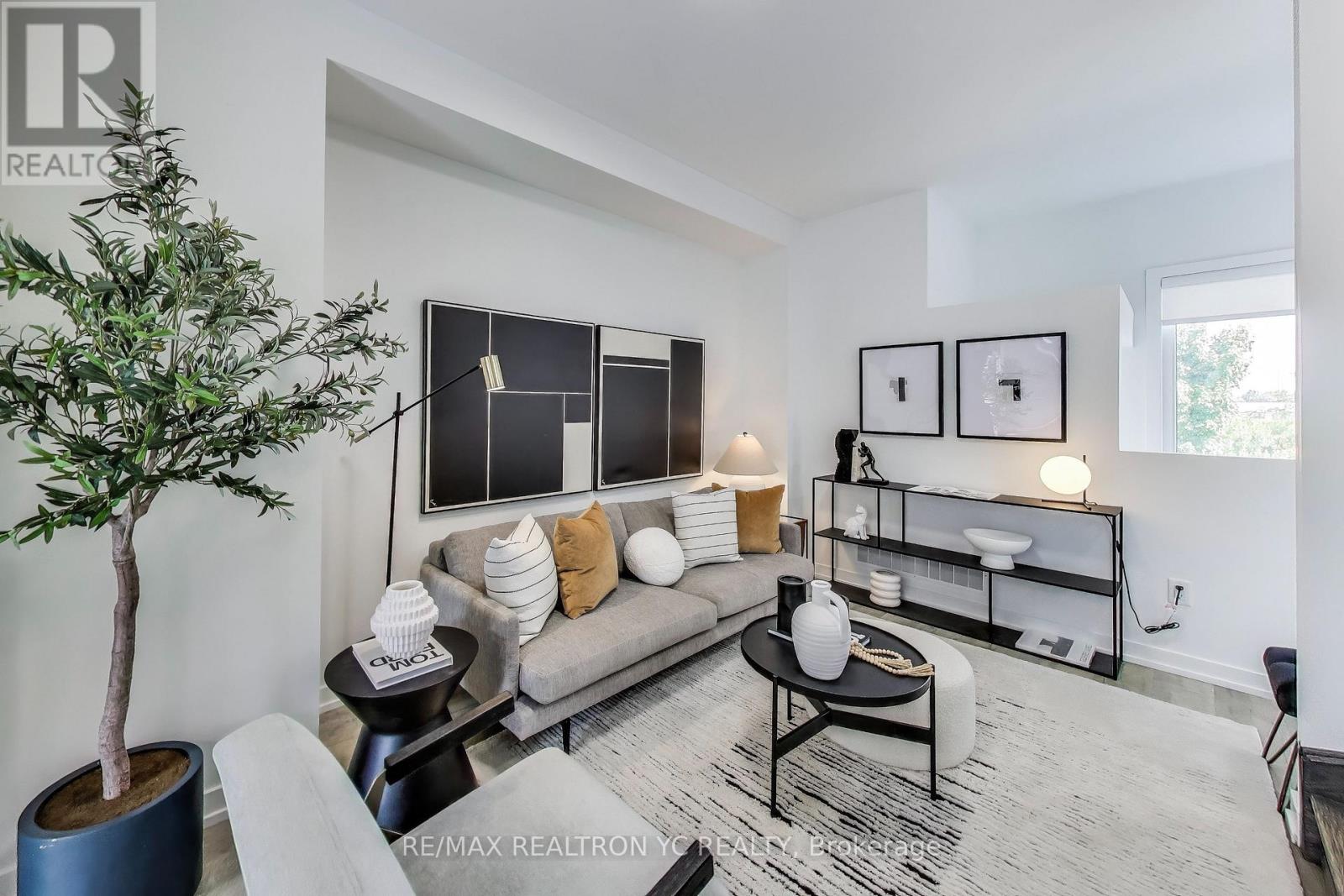 Property at 175 DOWNSVIEW PARK BOULEVARD image 2