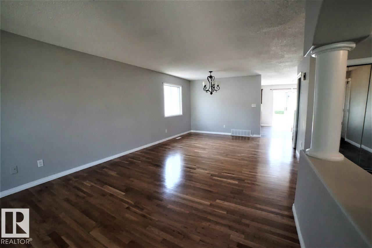 6041 40 Av Nw, Edmonton, Alberta  T6L 3P6 - Photo 10 - E4453623