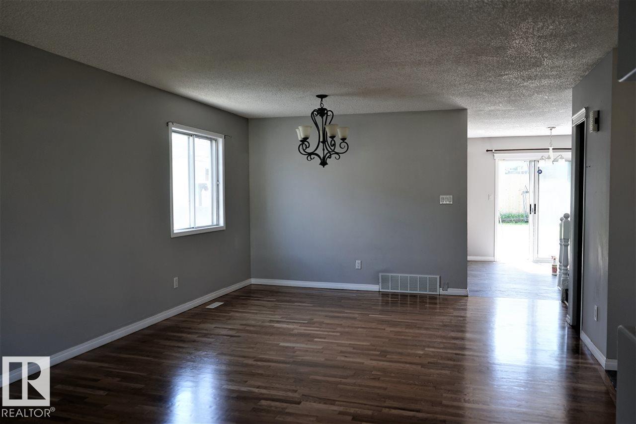 6041 40 Av Nw, Edmonton, Alberta  T6L 3P6 - Photo 11 - E4453623