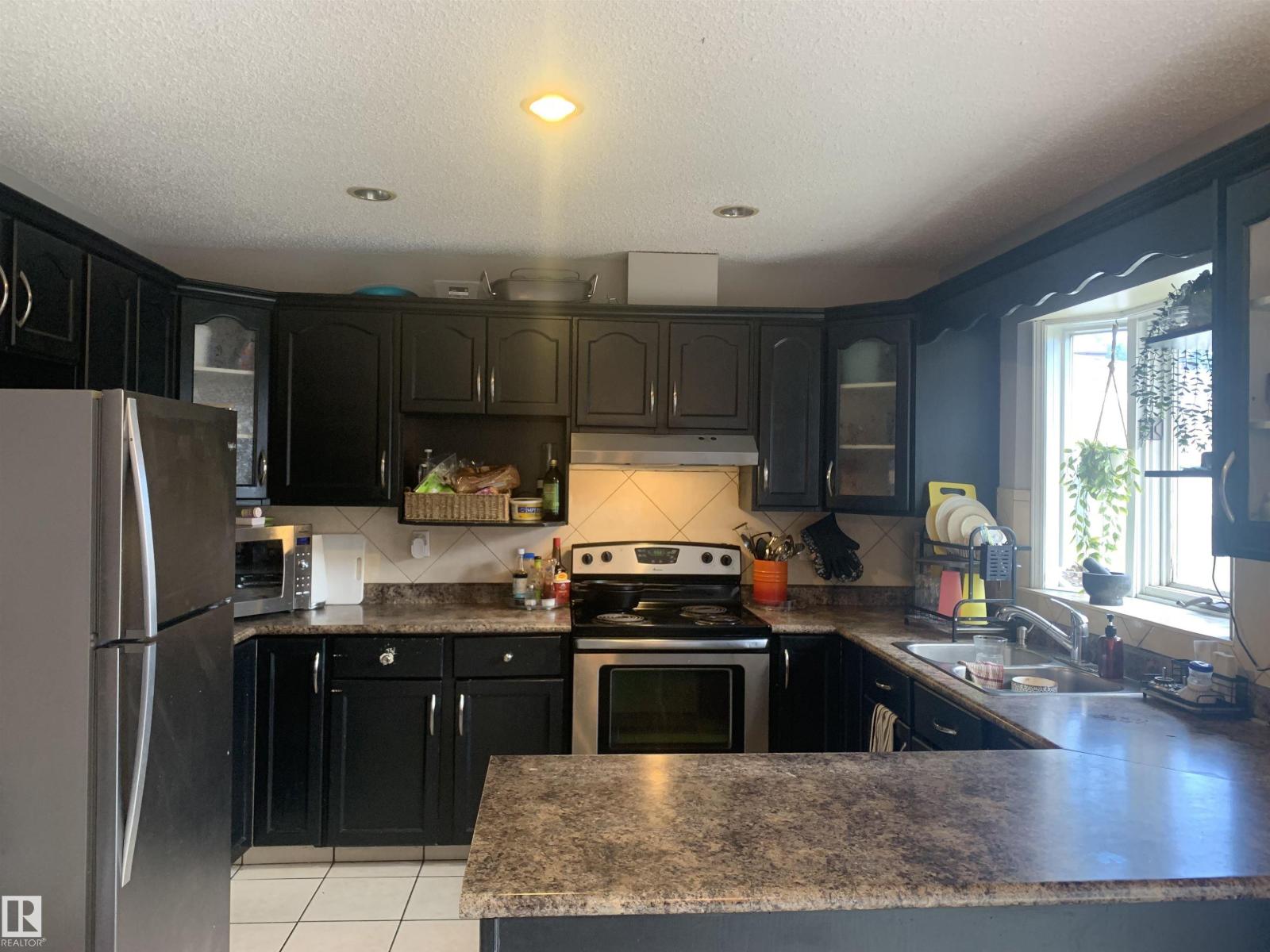 6041 40 Av Nw, Edmonton, Alberta  T6L 3P6 - Photo 12 - E4453623