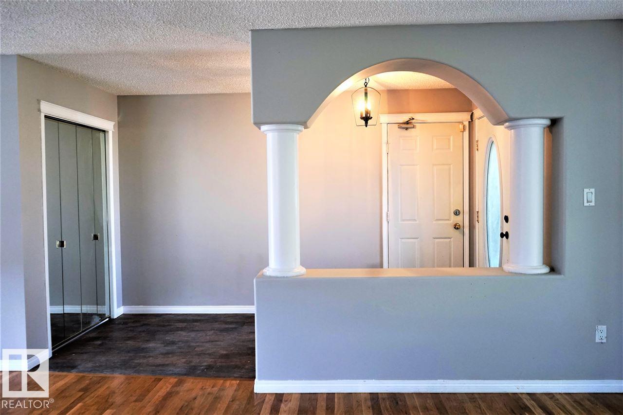 6041 40 Av Nw, Edmonton, Alberta  T6L 3P6 - Photo 3 - E4453623