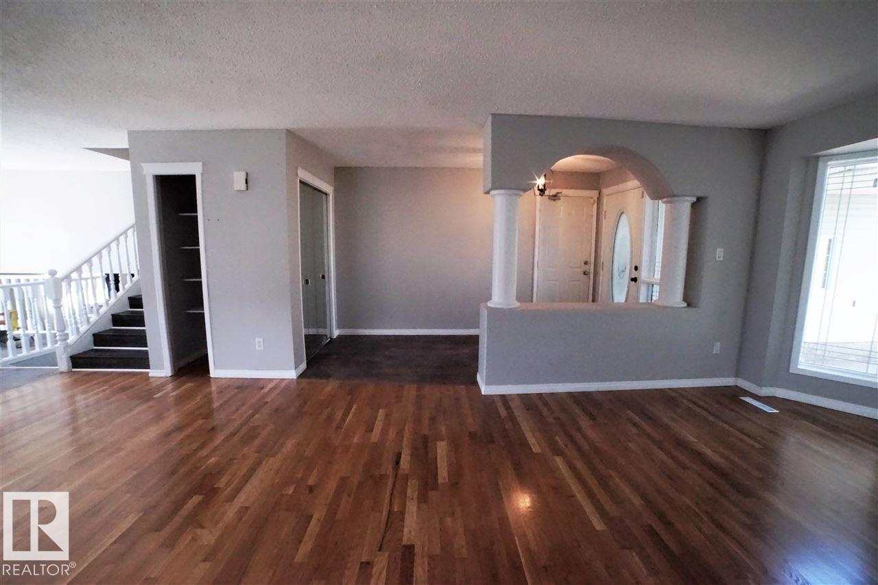 6041 40 Av Nw, Edmonton, Alberta  T6L 3P6 - Photo 4 - E4453623
