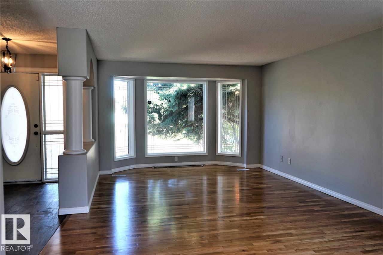 6041 40 Av Nw, Edmonton, Alberta  T6L 3P6 - Photo 5 - E4453623