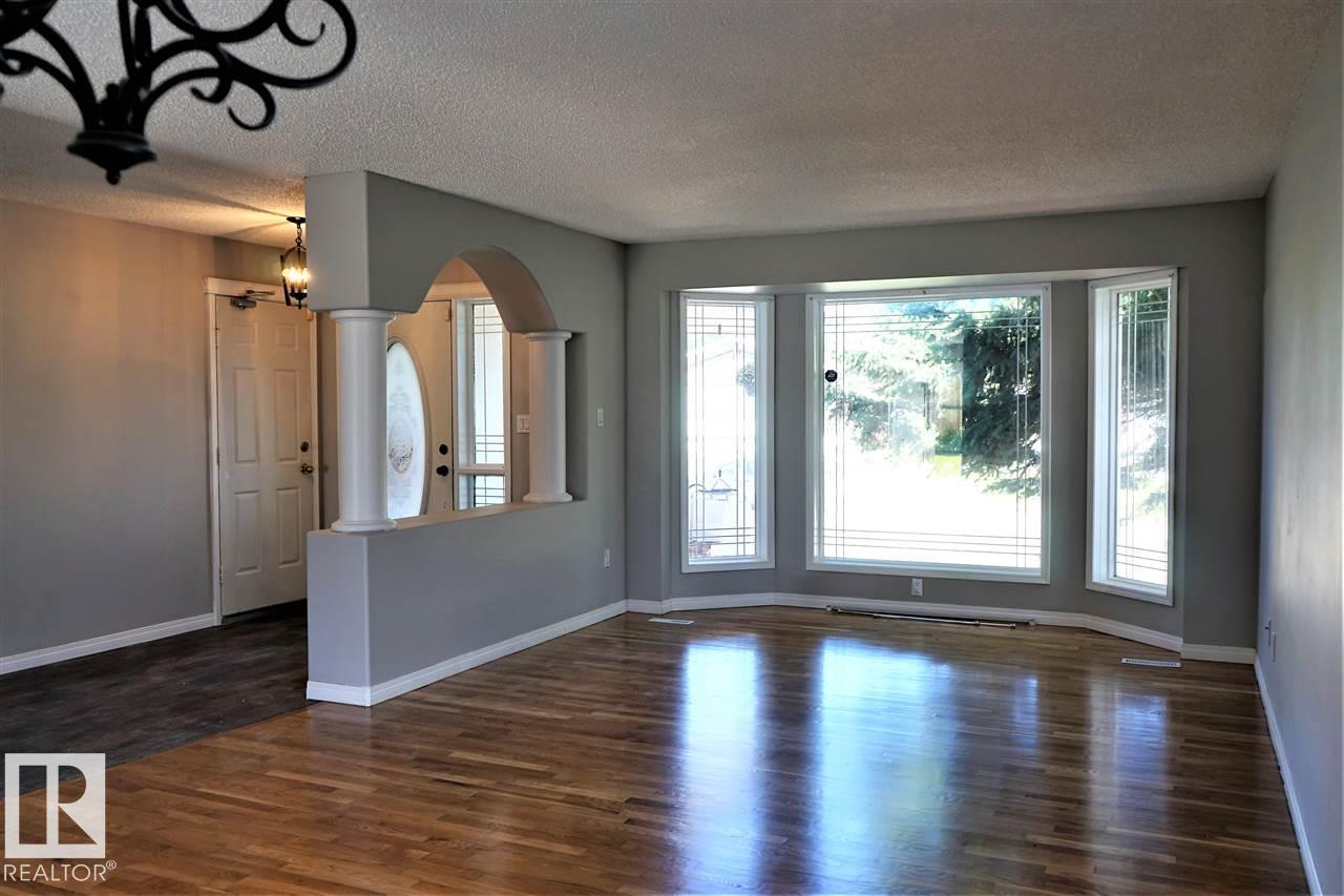 6041 40 Av Nw, Edmonton, Alberta  T6L 3P6 - Photo 6 - E4453623