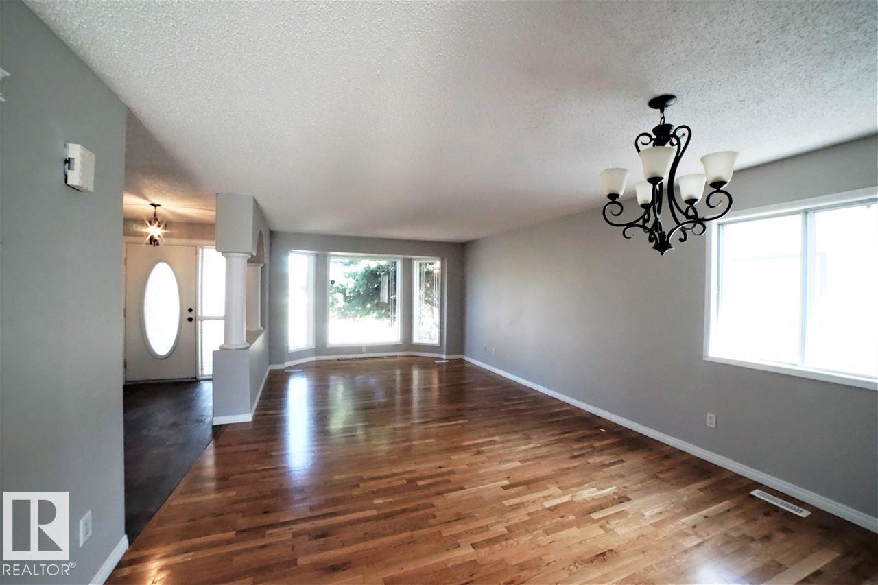 6041 40 Av Nw, Edmonton, Alberta  T6L 3P6 - Photo 8 - E4453623