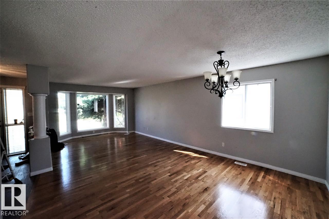 6041 40 Av Nw, Edmonton, Alberta  T6L 3P6 - Photo 9 - E4453623