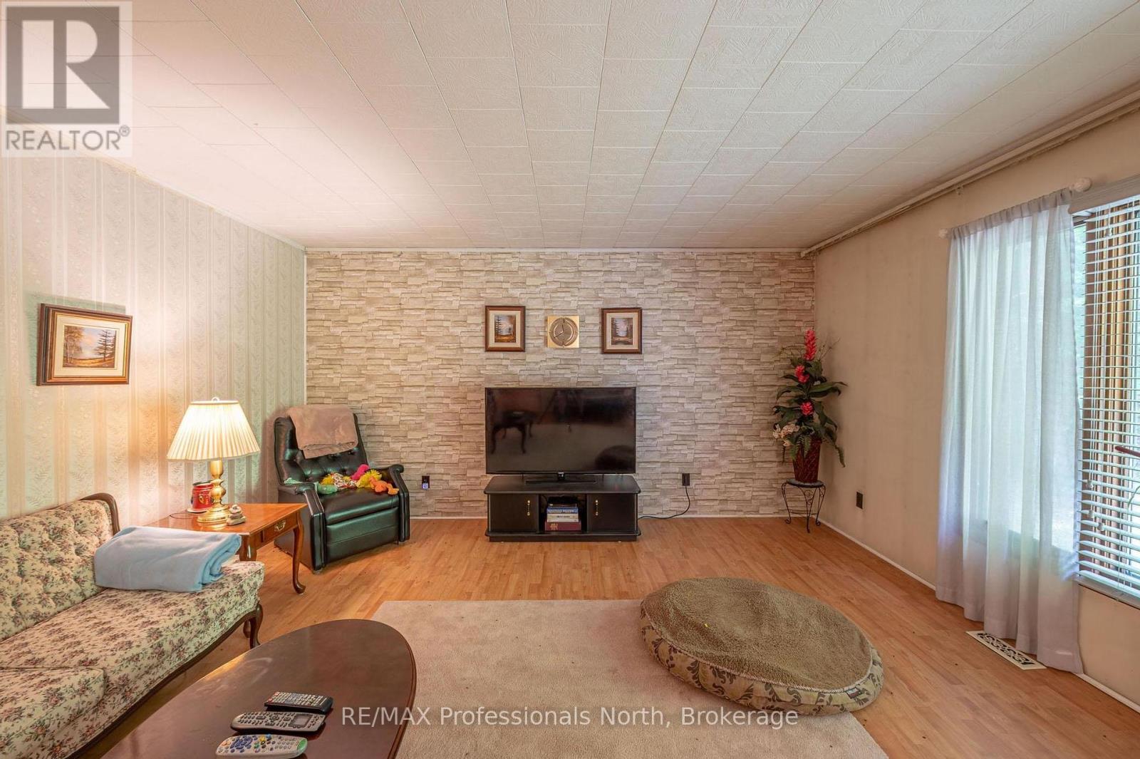 2499 Kennisis Lake Road, Dysart Et Al, Ontario  K0M 1S0 - Photo 15 - X12350802