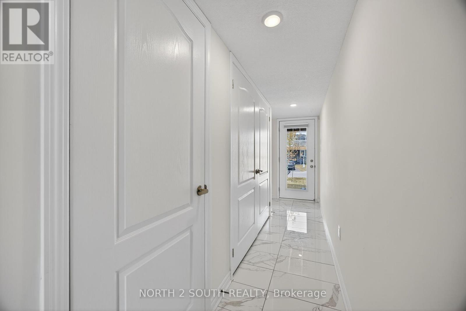 24 Abby Drive, Wasaga Beach, Ontario  L9Z 0K2 - Photo 4 - S12351994