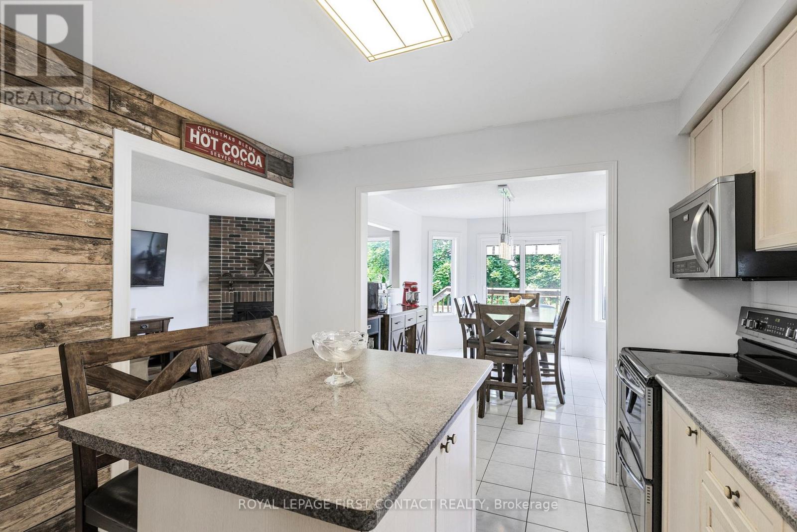 22 Bishop Drive, Barrie (Ardagh), Ontario  L4N 6Y6 - Photo 8 - S12352067