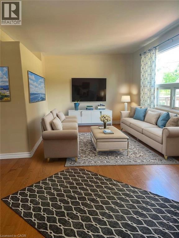 Property at 2232 QUEENSWAY Street image 3