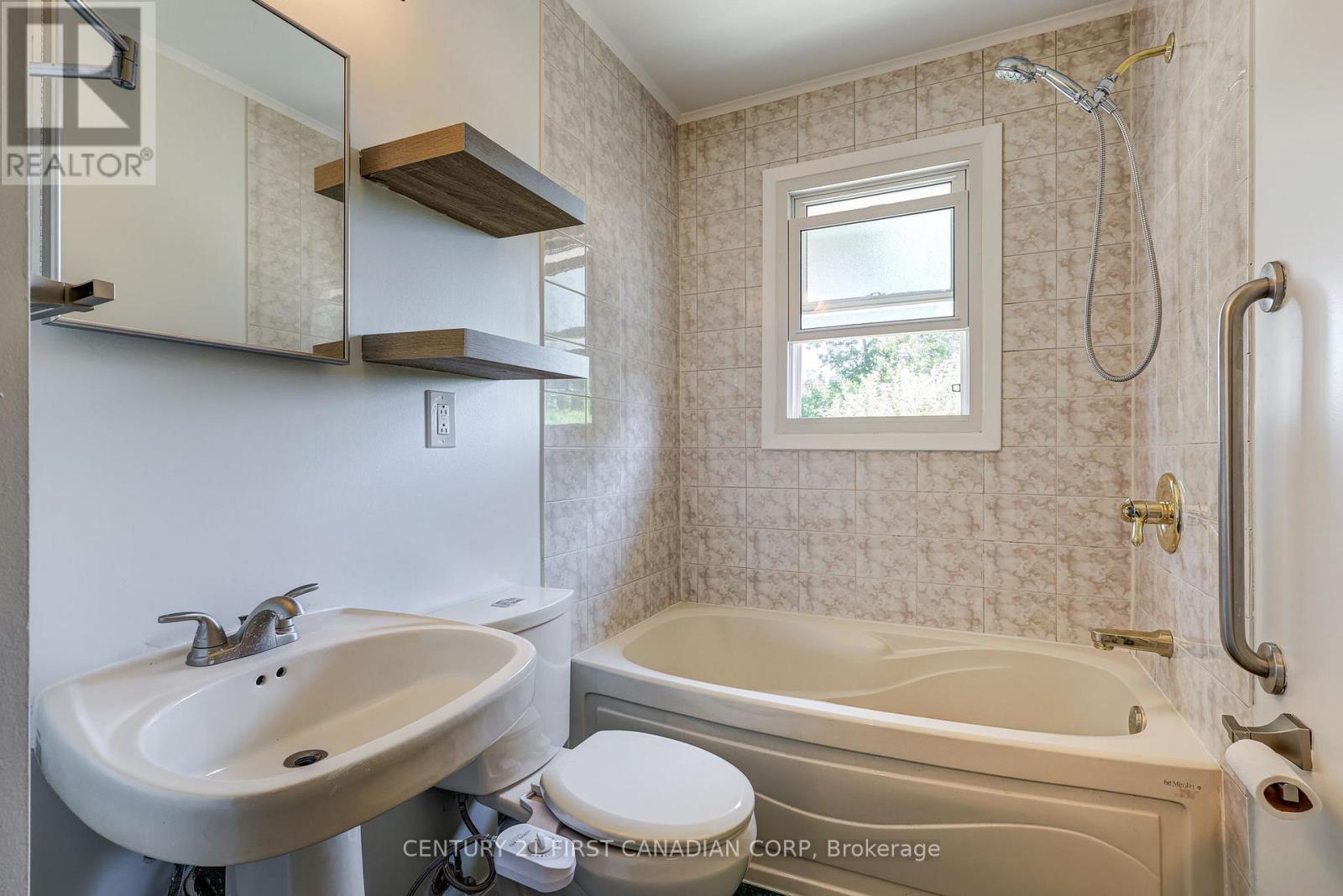 1805 Whitehall Drive, London East, Ontario  N5W 1Z2 - Photo 15 - X12352182