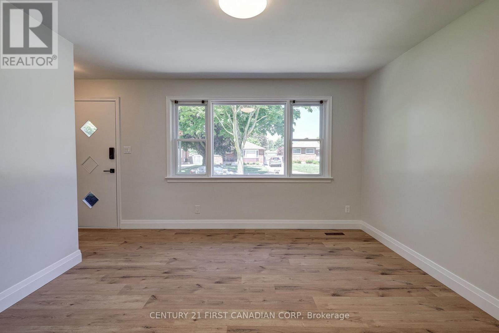 1805 Whitehall Drive, London East, Ontario  N5W 1Z2 - Photo 4 - X12352182