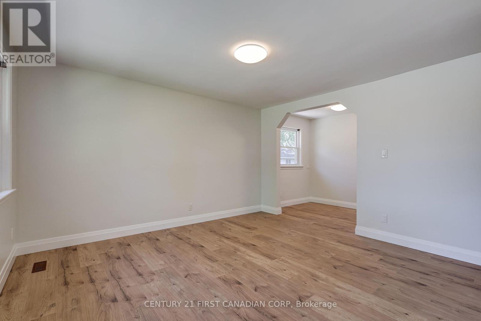 1805 Whitehall Drive, London East, Ontario  N5W 1Z2 - Photo 6 - X12352182