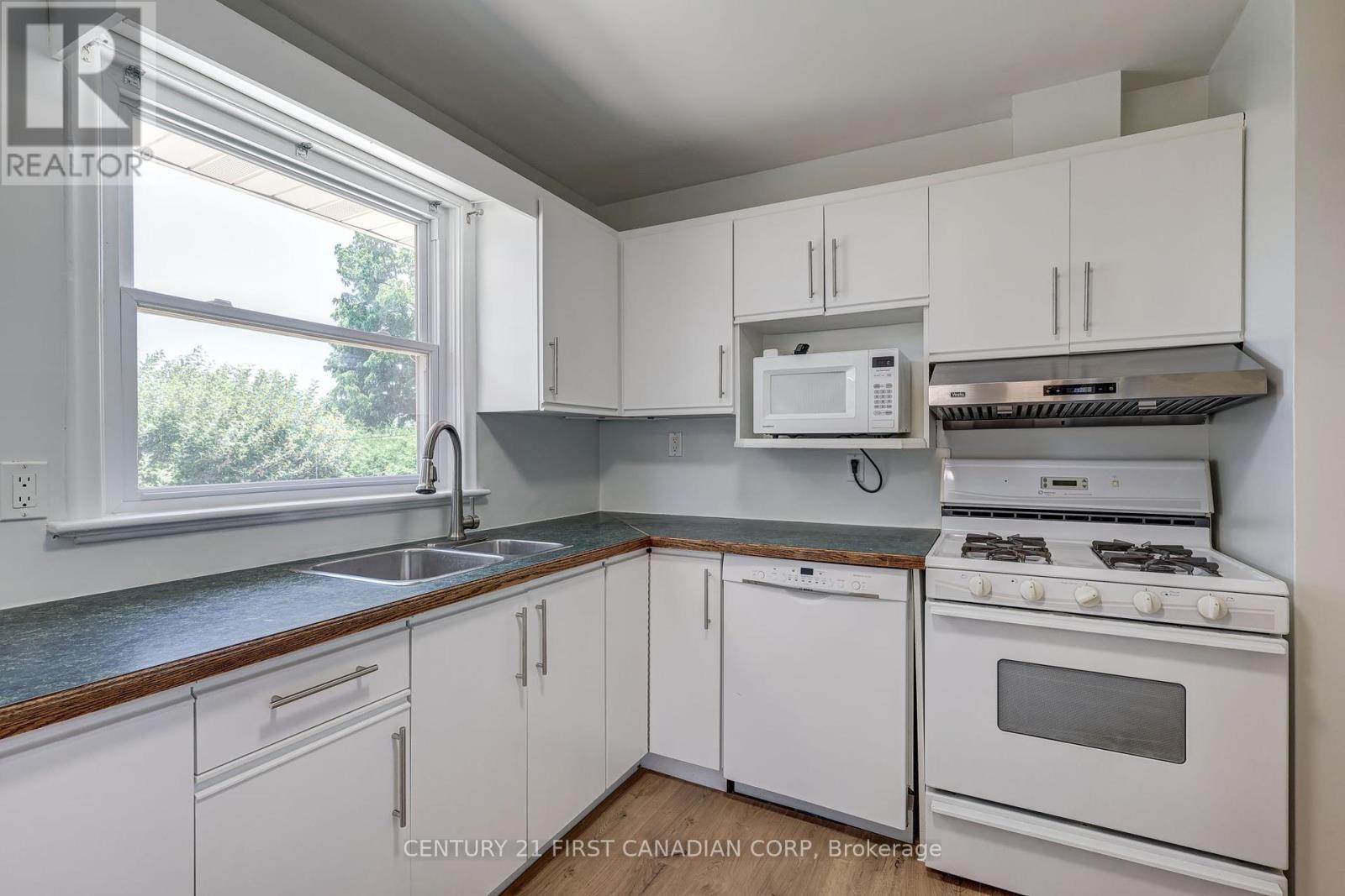 1805 Whitehall Drive, London East, Ontario  N5W 1Z2 - Photo 8 - X12352182