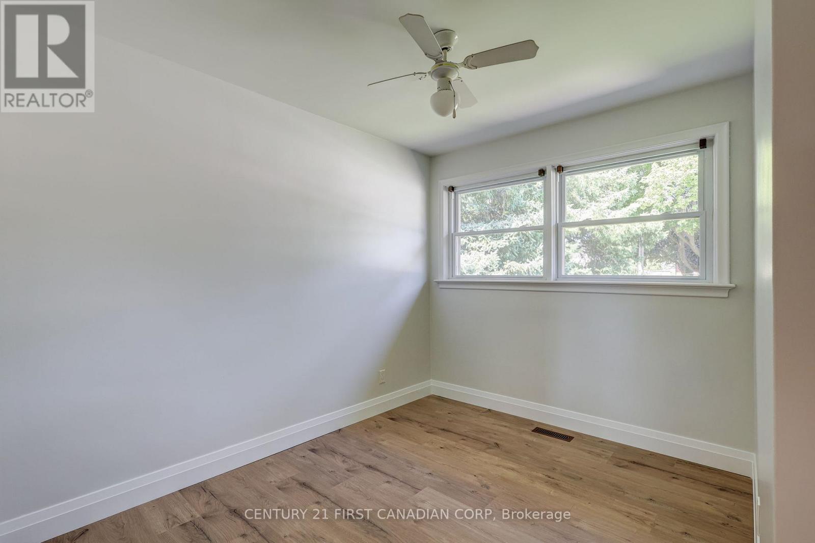 1805 Whitehall Drive, London East, Ontario  N5W 1Z2 - Photo 9 - X12352182