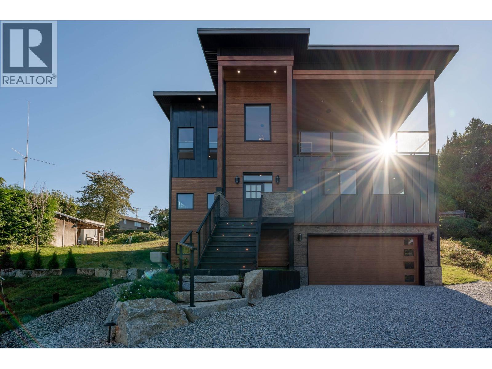 6159 S GALE AVENUE, Sechelt, British Columbia