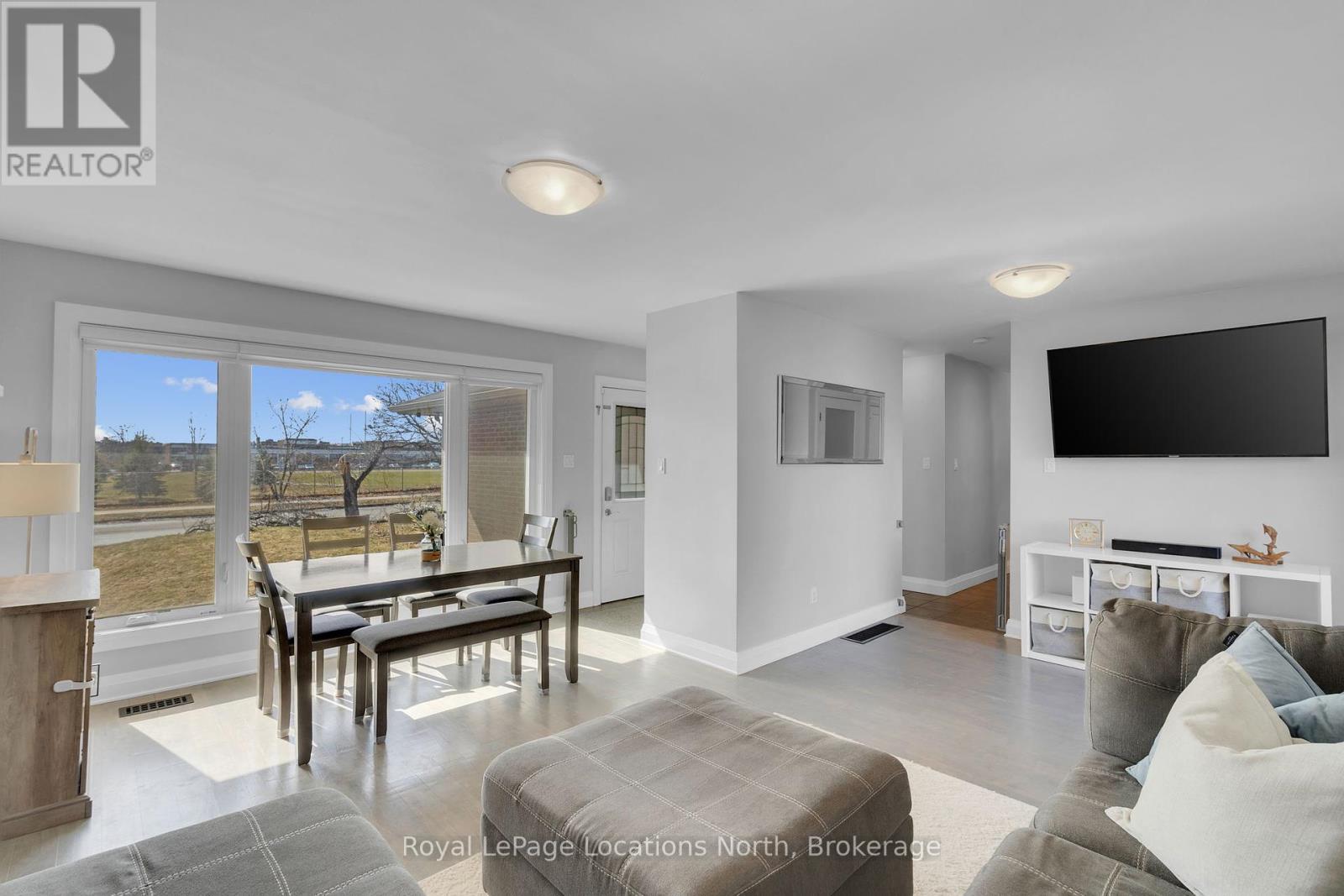 88 Rose Street, Barrie, Ontario L4M 2T2 - Photo 10 - S12352213