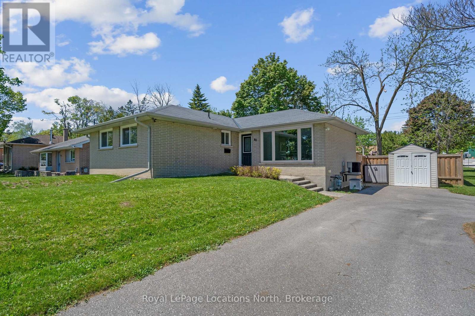 88 Rose Street, Barrie, Ontario L4M 2T2 - Photo 2 - S12352213