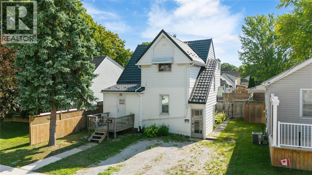 404 RUSSELL STREET, sarnia, Ontario