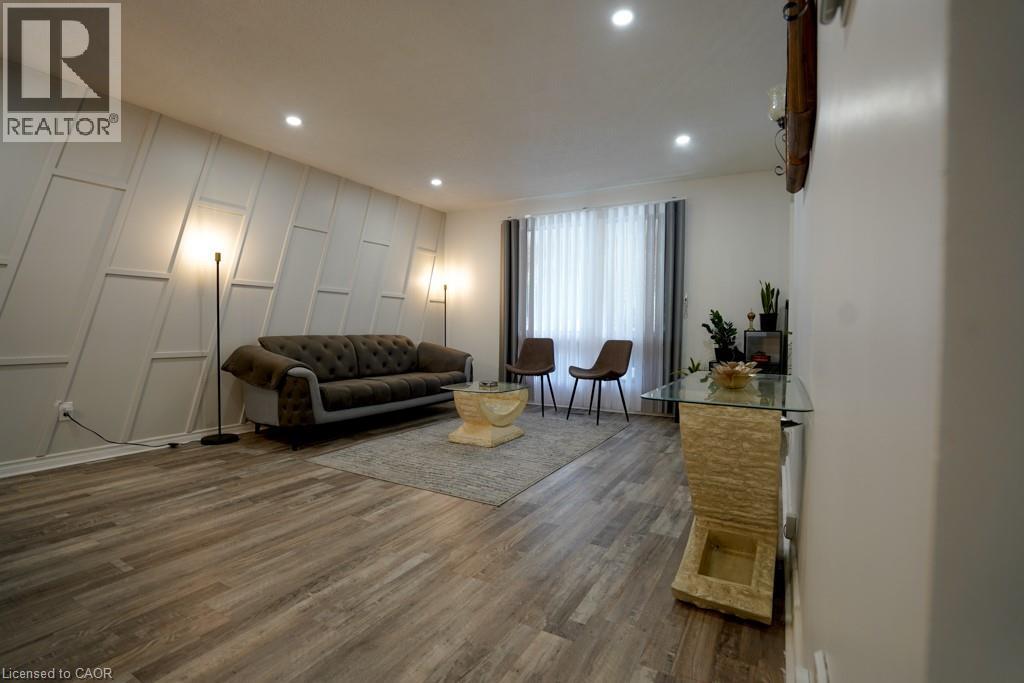 Photo 6 of 40 for 147 Muriel Crescent