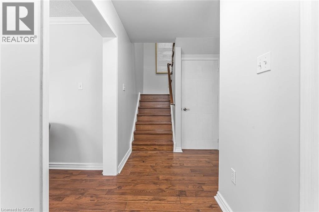 Property at 53 WICKSTEAD Court image 5