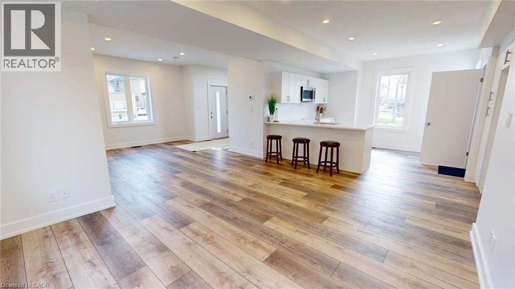 Property at 204 QUEENSTON Street image 5