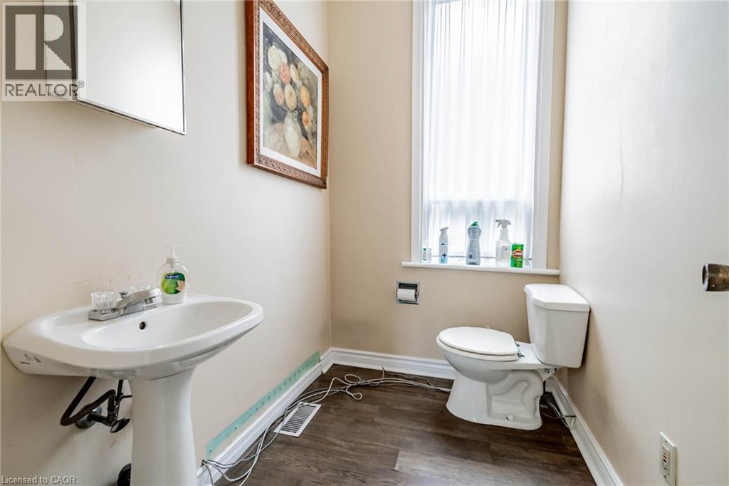 48 Carlisle Street, St. Catharines, Ontario  L2R 4H4 - Photo 16 - 40719221
