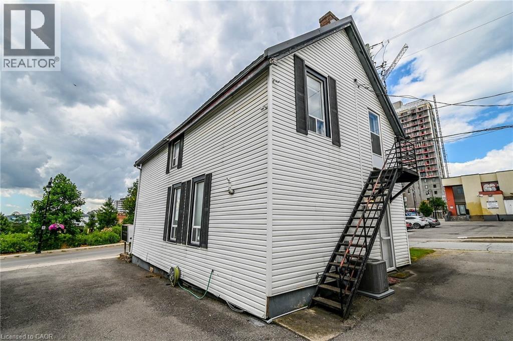 48 Carlisle Street, St. Catharines, Ontario  L2R 4H4 - Photo 4 - 40719221