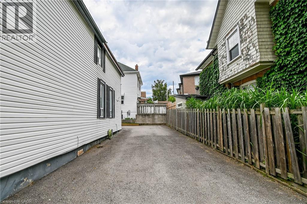 48 Carlisle Street, St. Catharines, Ontario  L2R 4H4 - Photo 6 - 40719221