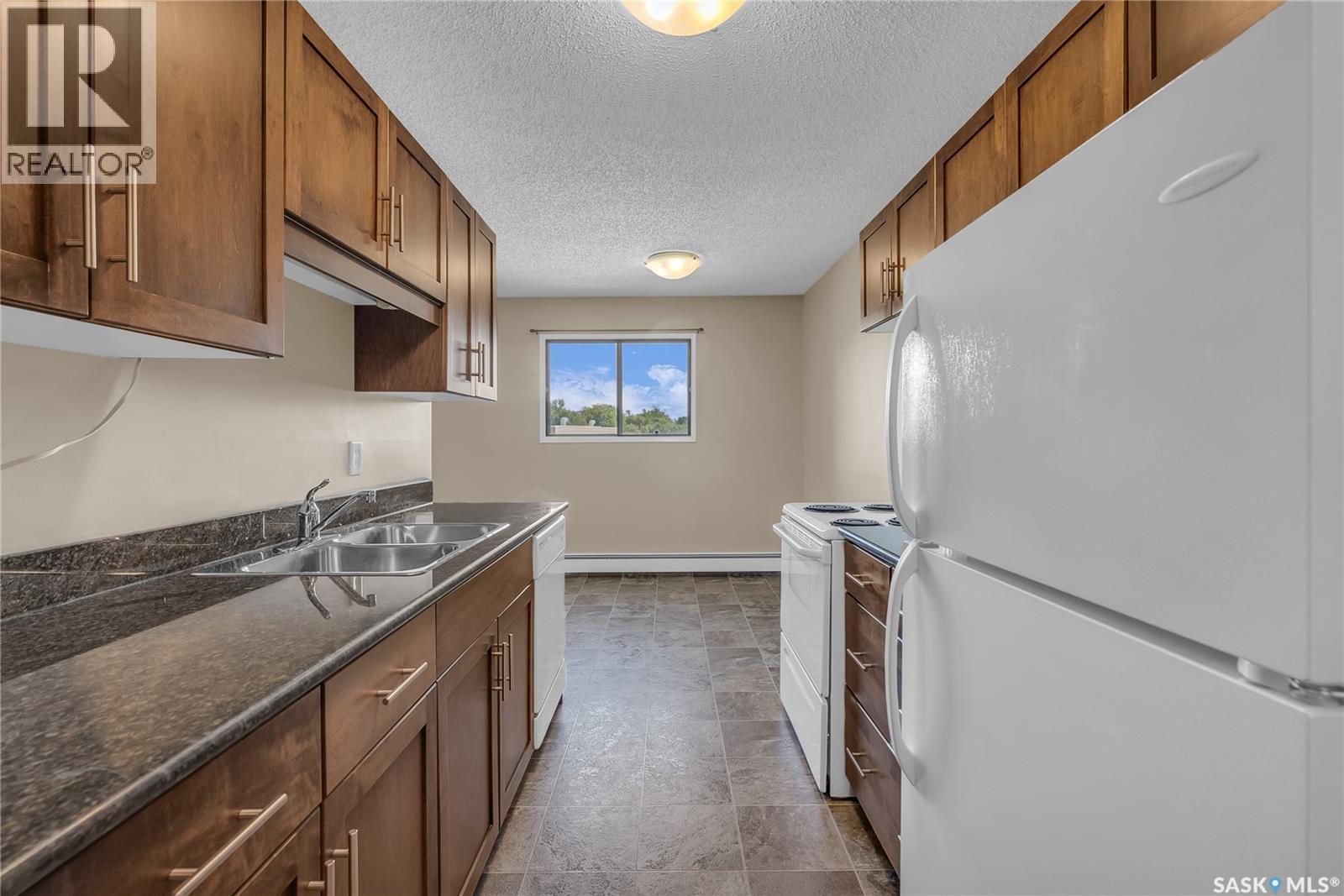 Property at 310 2318 Arlington AVENUE image 3
