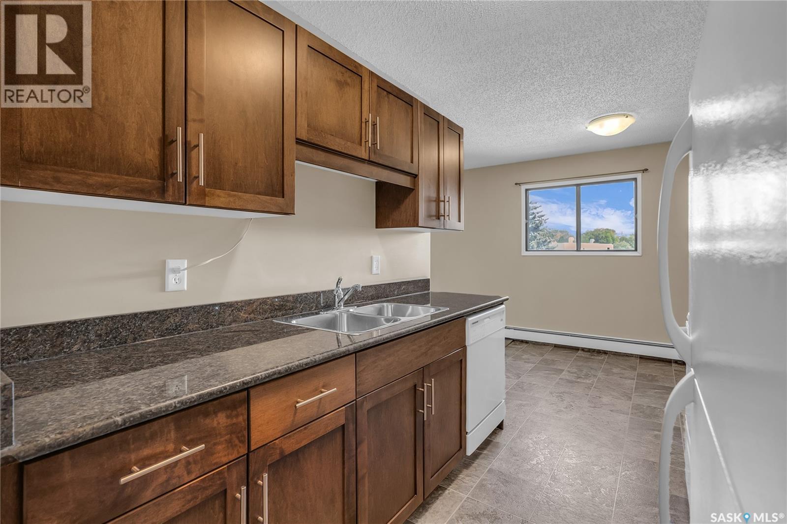 Property at 310 2318 Arlington AVENUE image 4