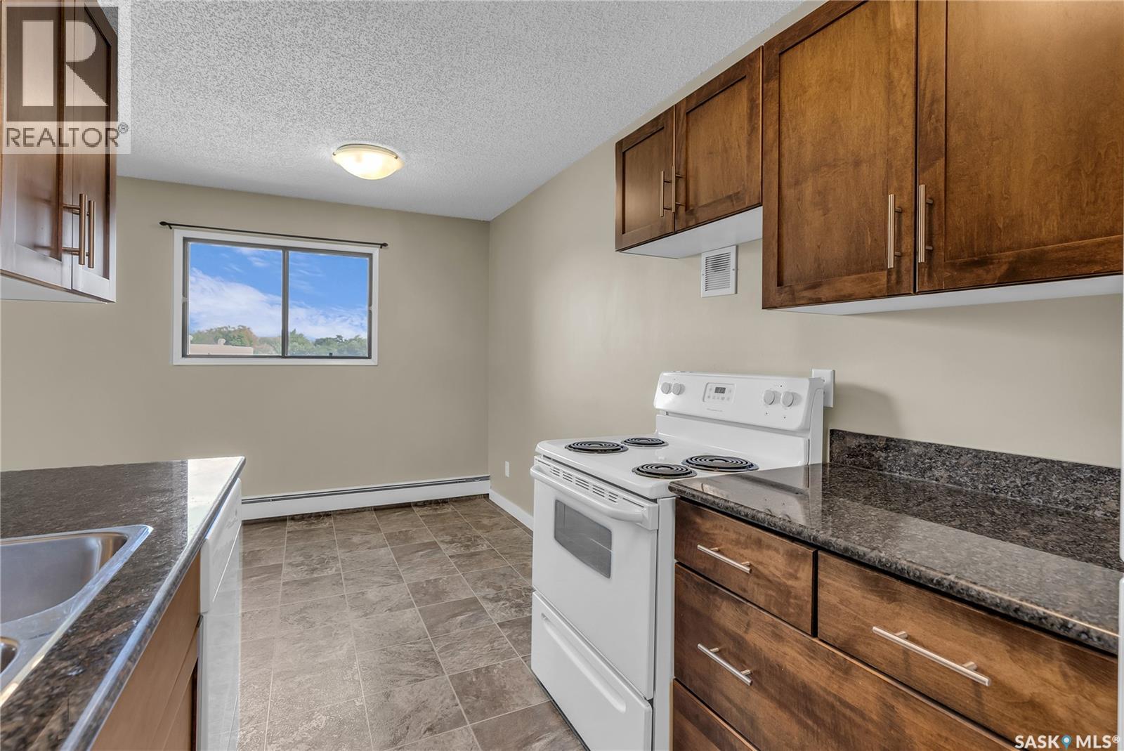 Property at 310 2318 Arlington AVENUE image 5