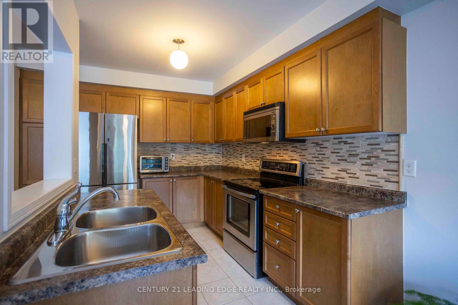31 Nw Passage, Whitchurch-Stouffville (Stouffville), Ontario  L4A 0T2 - Photo 13 - N12341289