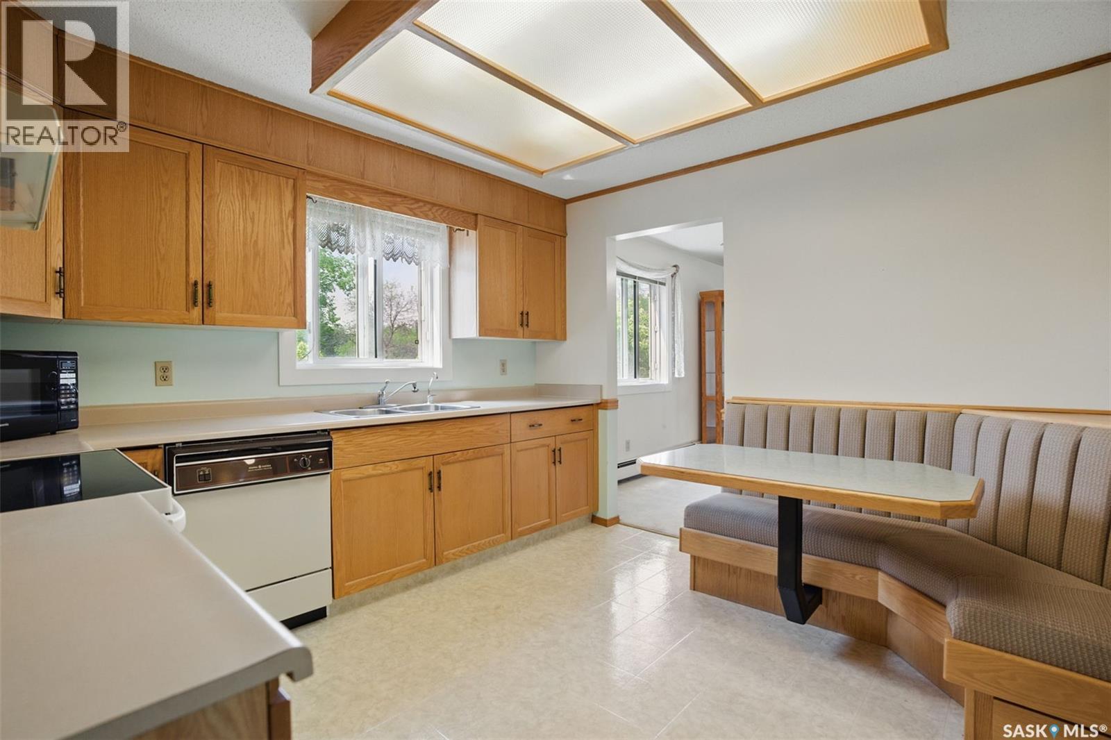 Property at 201 921 Main STREET image 5