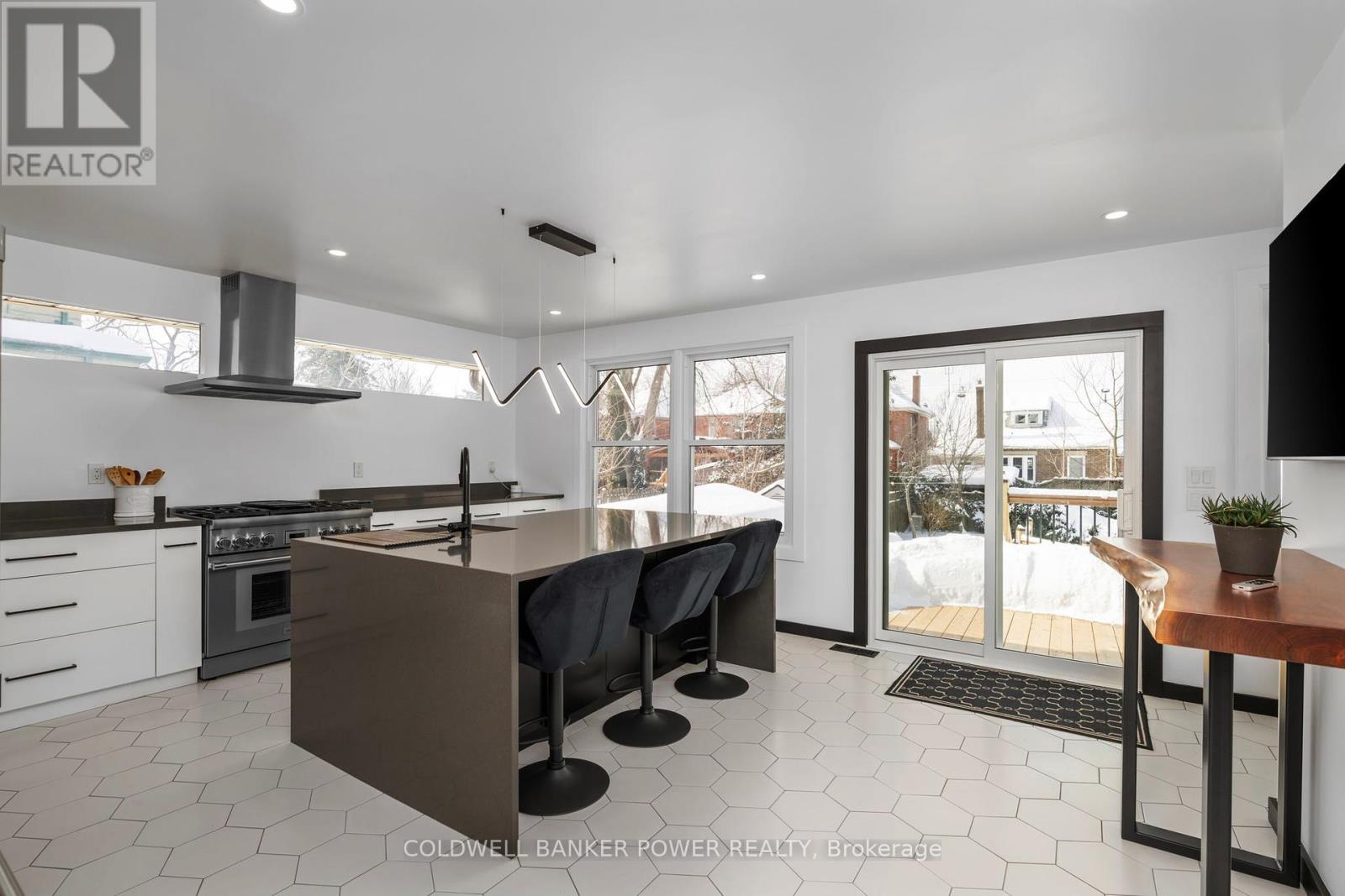 27 Belgrave Avenue, London South, Ontario  N6C 4B3 - Photo 10 - X12352304