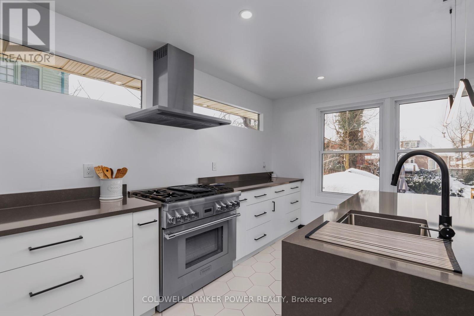 27 Belgrave Avenue, London South, Ontario  N6C 4B3 - Photo 11 - X12352304