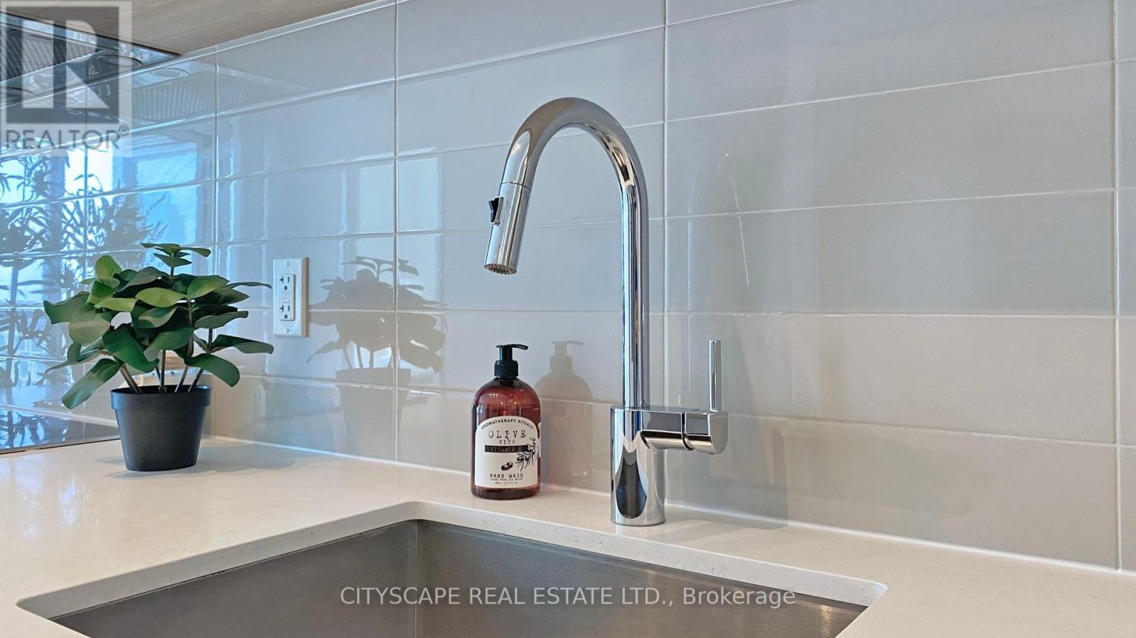 703w - 27 Bathurst Street, Toronto, Ontario M5V 2P1 - Photo 17 - C12352173