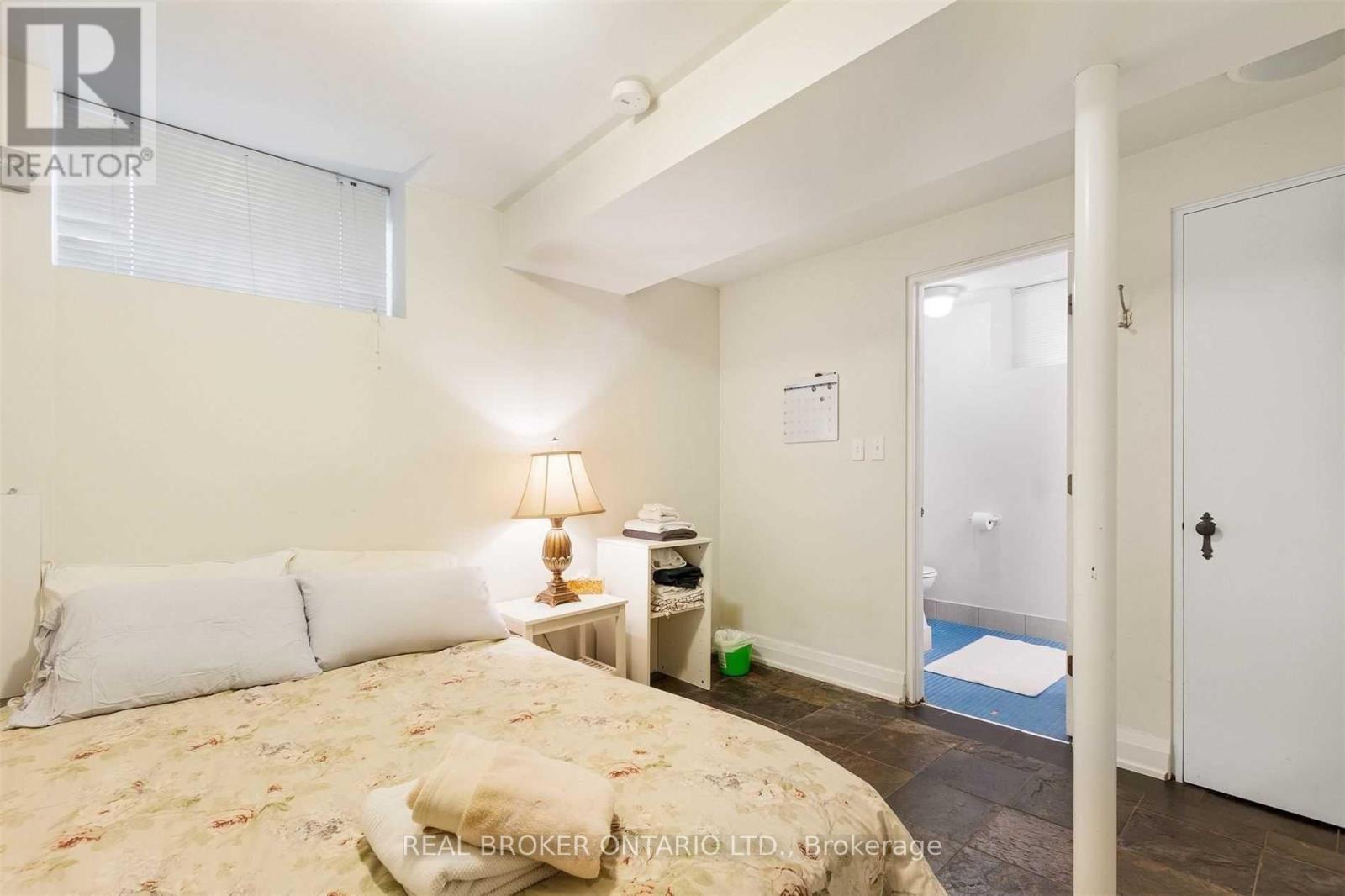 499 Palmerston Boulevard, Toronto, Ontario  M6G 2P2 - Photo 22 - C12352193