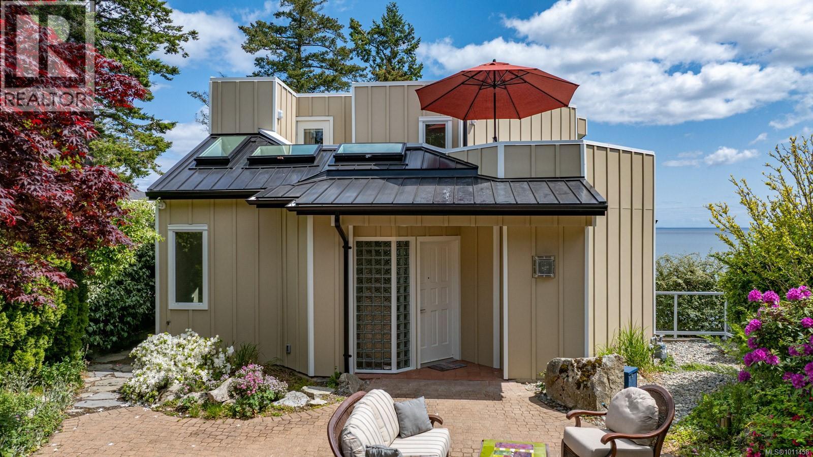 5267 Parker Ave, Saanich, British Columbia  V8Y 2N1 - Photo 2 - 1011458