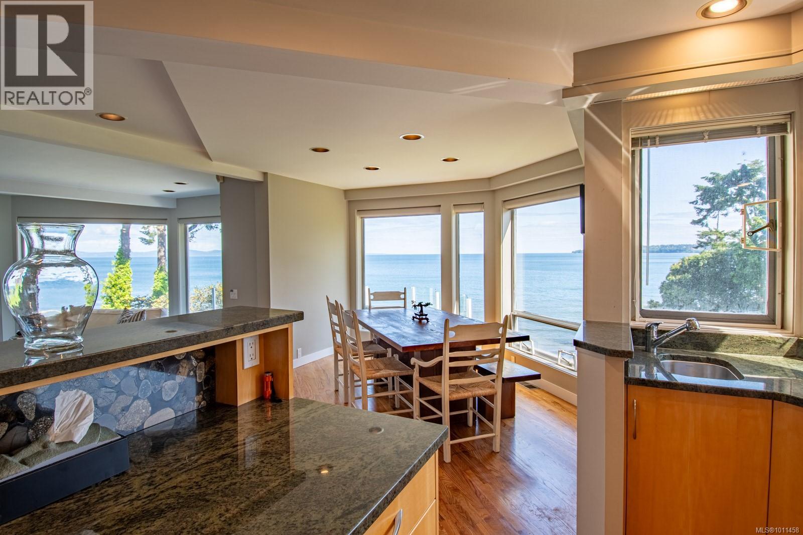 5267 Parker Ave, Saanich, British Columbia  V8Y 2N1 - Photo 44 - 1011458