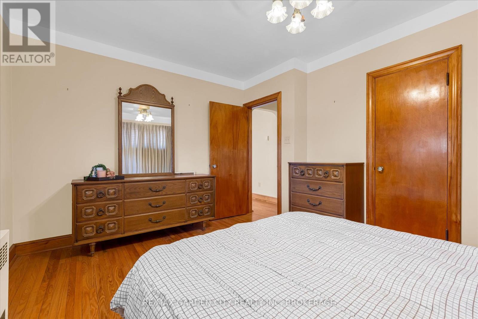 605 Bunting Road, St. Catharines, Ontario  L2M 2Z9 - Photo 14 - X12352382