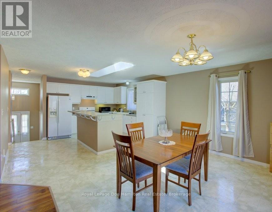 725 Kincaid Street, North Perth, Ontario N4W 3T5 - Photo 11 - X12352302