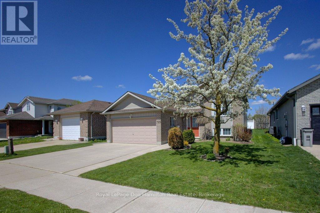 725 Kincaid Street, North Perth, Ontario N4W 3T5 - Photo 3 - X12352302