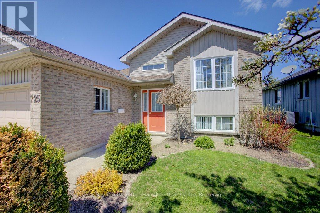 725 Kincaid Street, North Perth, Ontario N4W 3T5 - Photo 4 - X12352302